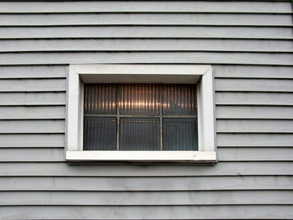 When Should I Worry About Cracks in My Vinyl Siding in Delaware